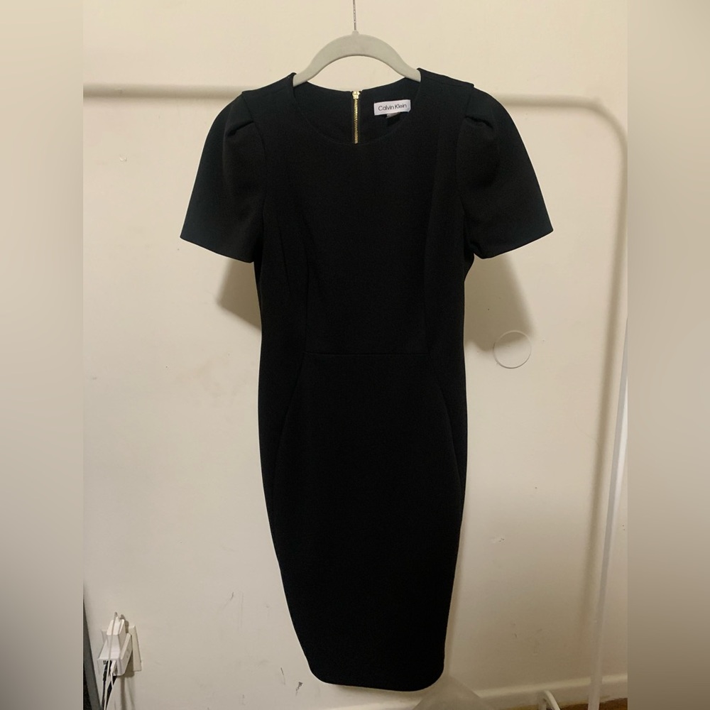 Black Calvin Klein Short-Sleeve Sheath Dress size 4